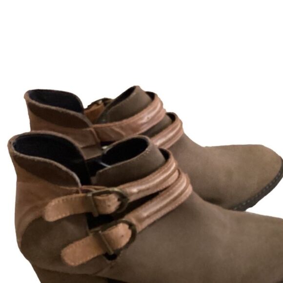 Steve Madden Raskal Suede women's bootie boots buckle 8 - Picture 7 of 11